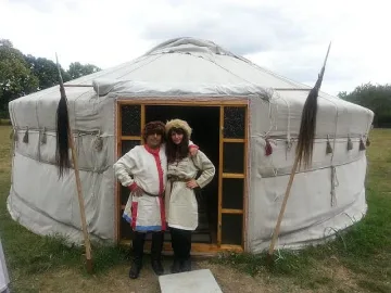 Гард от Добрич шие прабългарски кафтани