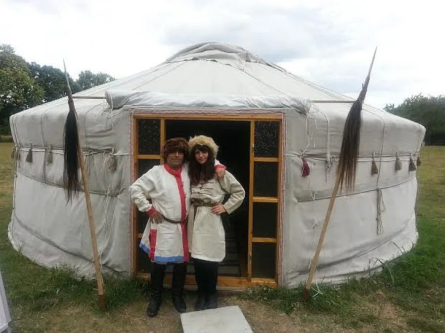 Гард от Добрич шие прабългарски кафтани