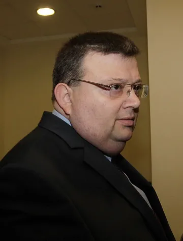 Цацаров с данни за терориста, поставил бомбата в Сарафово