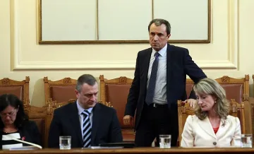 Ограничават покупката на БГ земя от чужденци