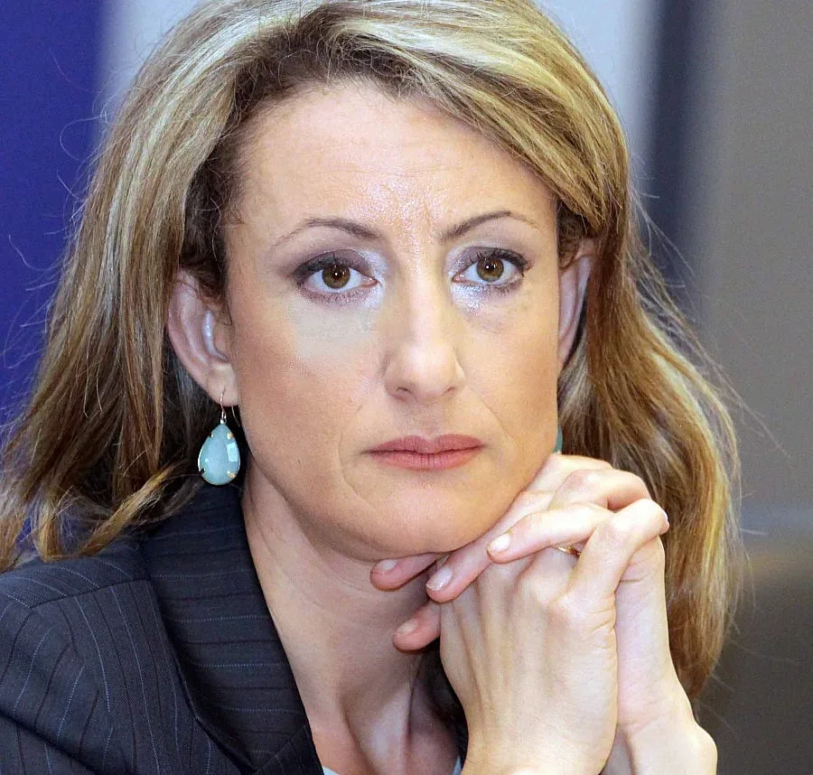 Златанова допуска българско авторство в скандала с еврофондовете