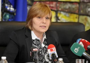 Георгиева:  За година даваме 7 пъти повече от Борисов за 4 
