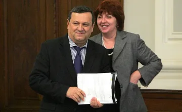 Адемов търси работа с 895 млн. евро