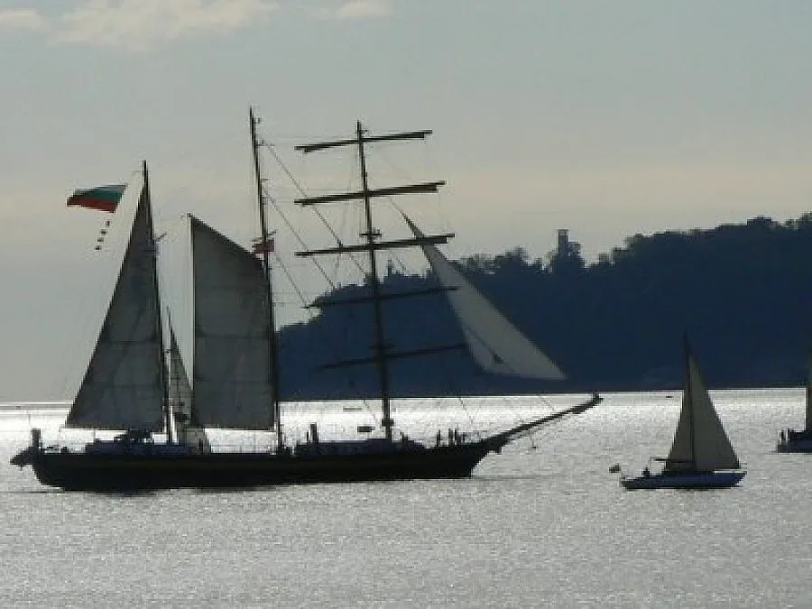 Търсят ентусиасти на борда на „Роял Хелена” за черноморската регата   