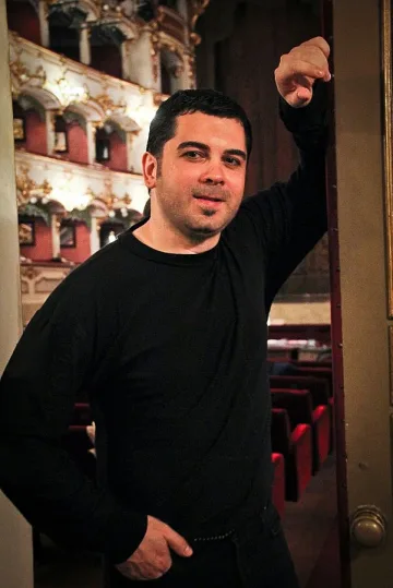 Гена критикуваше с любов
