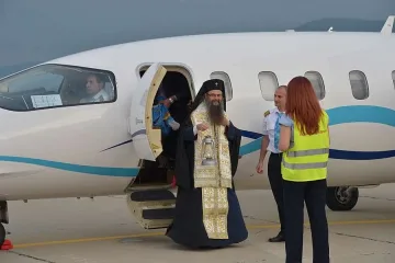 Николай носи с чартър огъня от Теофил III