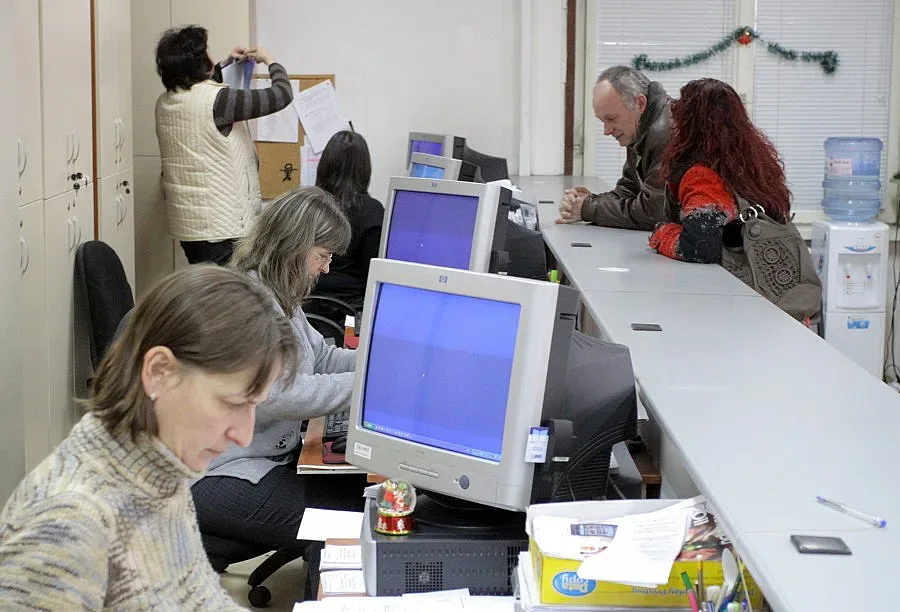 Регистрират стажантските договори