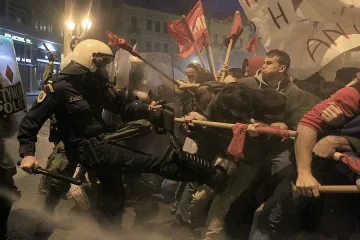 Сблъсъци в Атина заради бюджетни съкращения