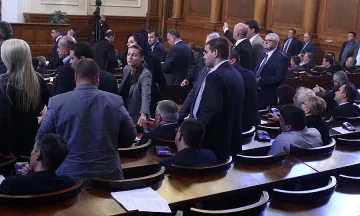 Депутатите гласуват закона за потребителския кредит