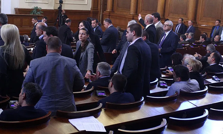 Депутатите гласуват закона за потребителския кредит