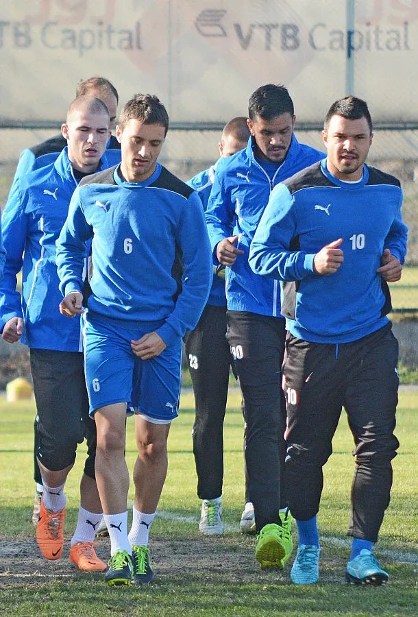 "Левски" задържа Старокин и Димов