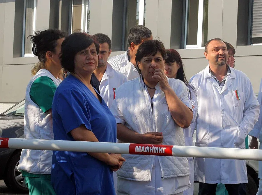 Лекарите стягат протест