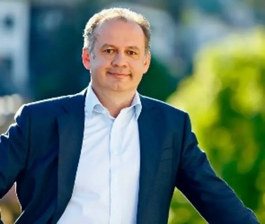 Президент се отказа от 6000 евро заплата