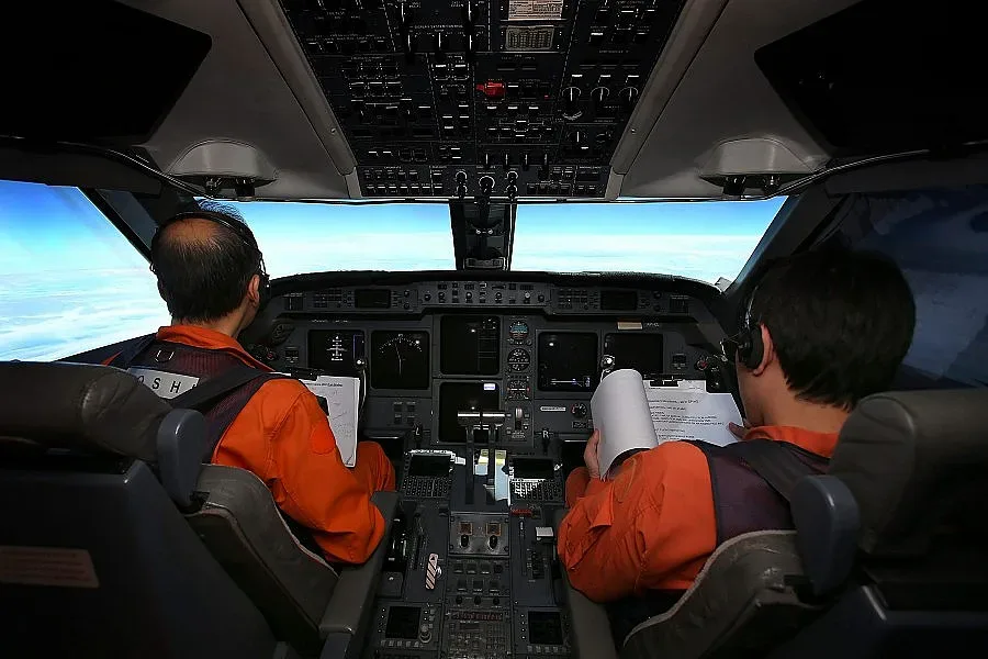 Стюардеси ще пазят самолети от отвличане