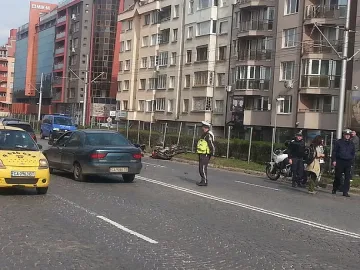 Моторист с опасност за живота след сблъсък с джип