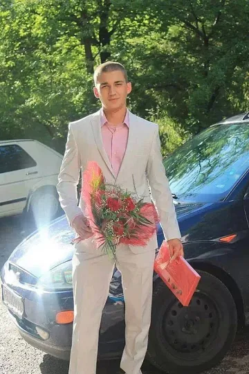 Отличникът намушкал Мишел на градус