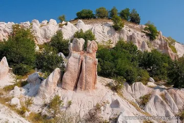 Почистиха „Каменната сватба"