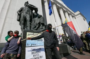 Пиян националист откри стрелба на площада в Киев