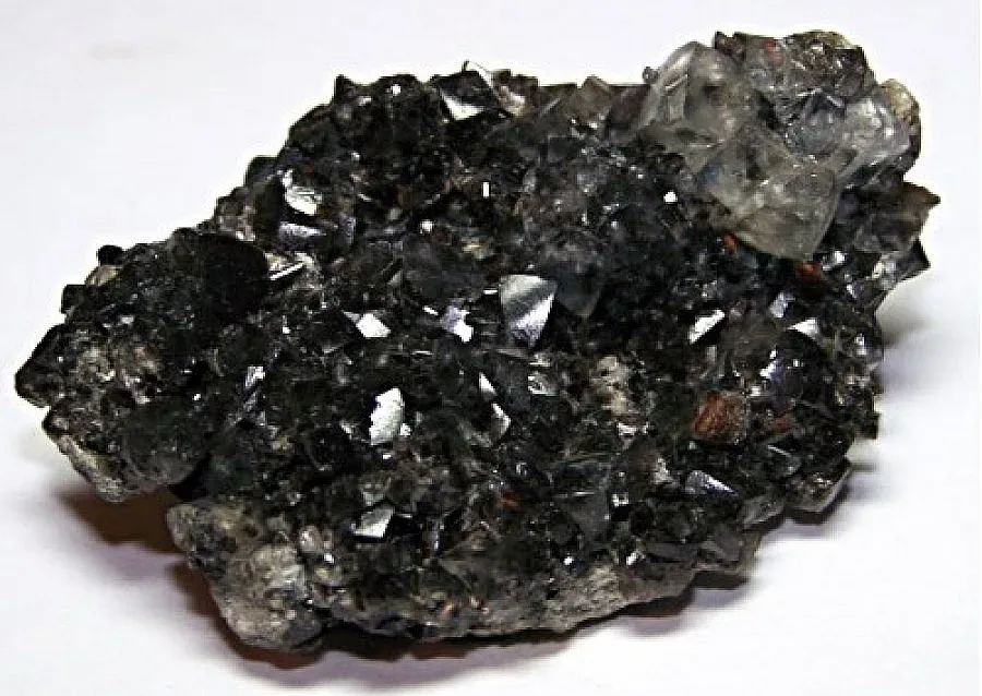 Родни фирми строят завод за цинк