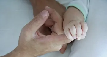 25-годишна ромка стана най-младата баба у нас