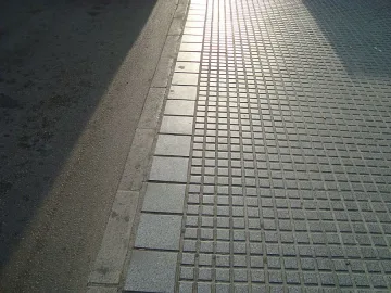 Фирми в битка за тротоари и осветление
