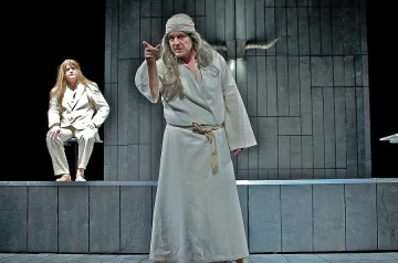 Люти богове в "Сълза и смях"