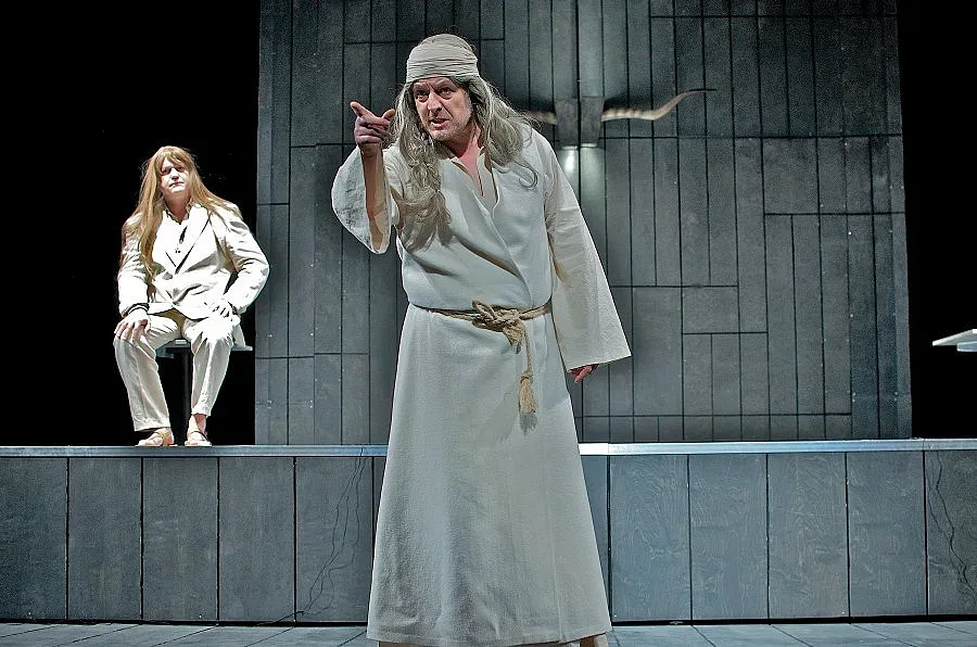 Люти богове в "Сълза и смях"