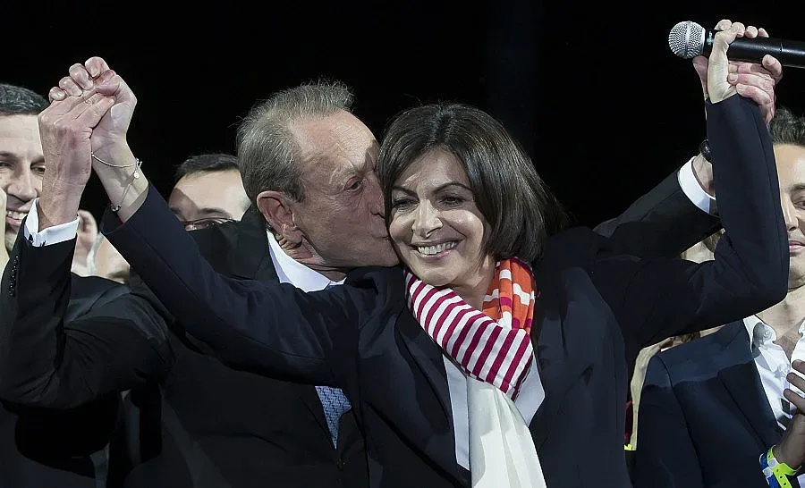 Испанска реч в кметство Париж