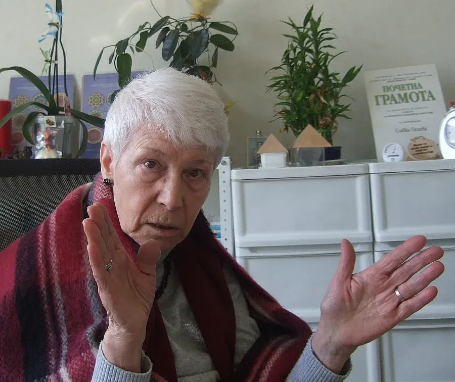 Лечителят Славка Пенева: Ходенето на фризьор крие рискове