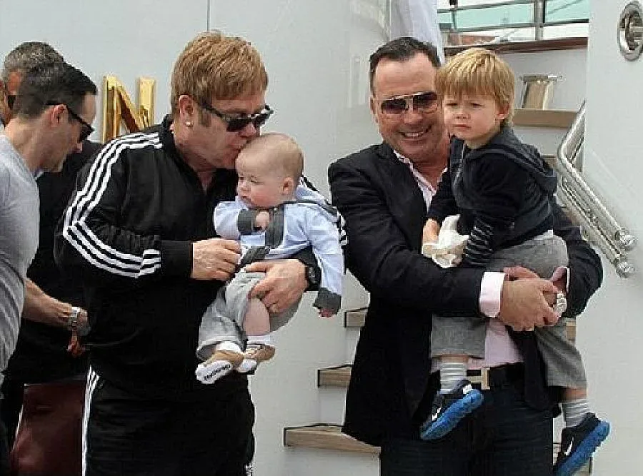 Елтън Джон ще се венчае за своя партньор