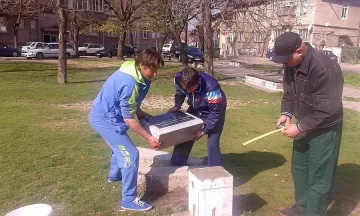 Хора от ВМРО ремонтираха паметна плоча на войвода
