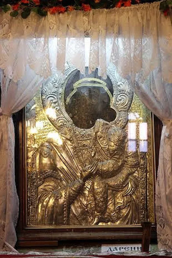 Слагат ореола на Бачковския Исус