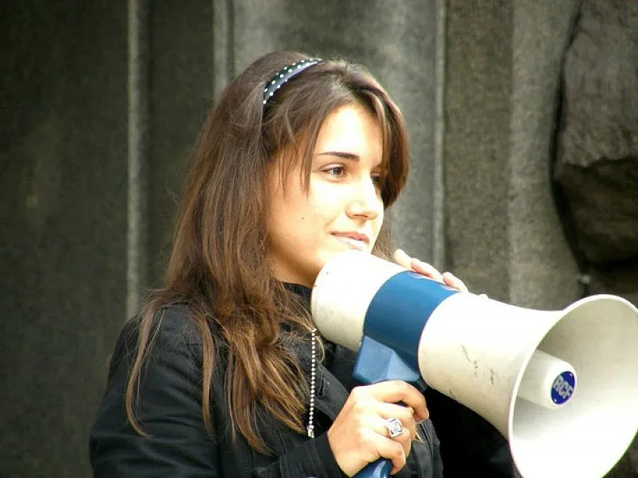 Станишев призова младите за натиск към институциите
