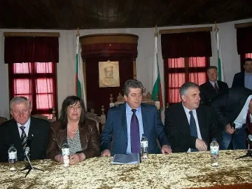Ивайло Калфин води листата на АБВ