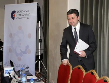 Стойнев готов за преговори с Енергото (обзор)