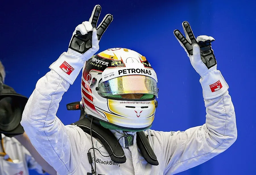 Хамилтън спечели пол-позишън за Гран При на Малайзия