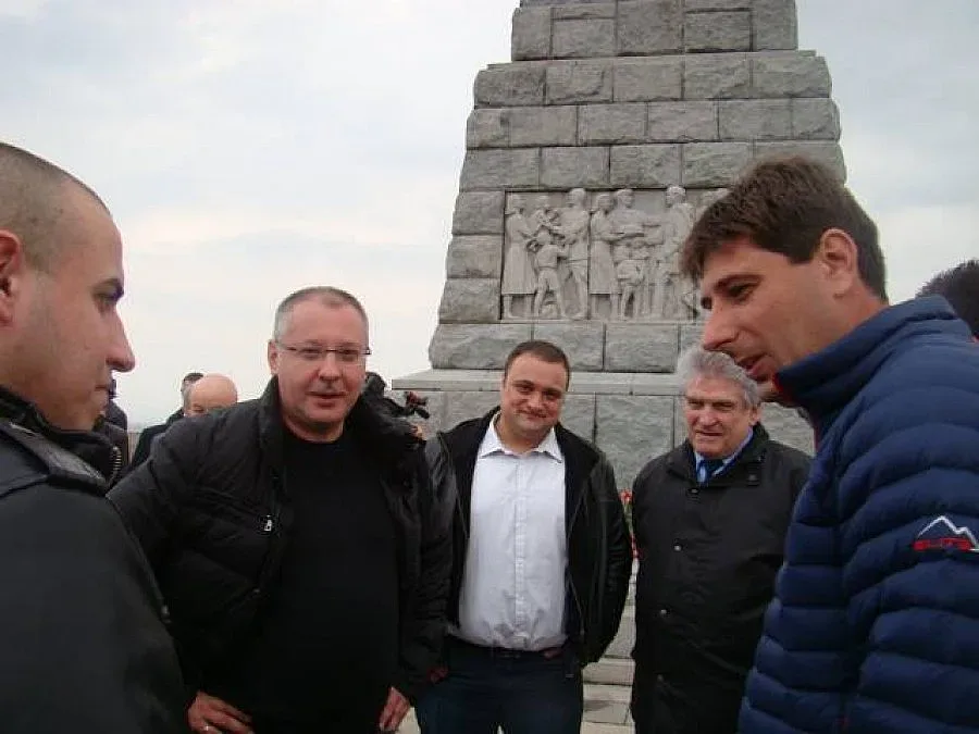 БСП с кампания за паметниците