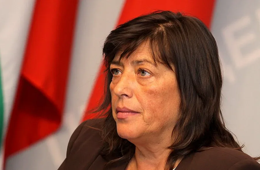 Искат оставката на Янакиева заради сеч