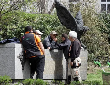 Странни птици сме ние, българите