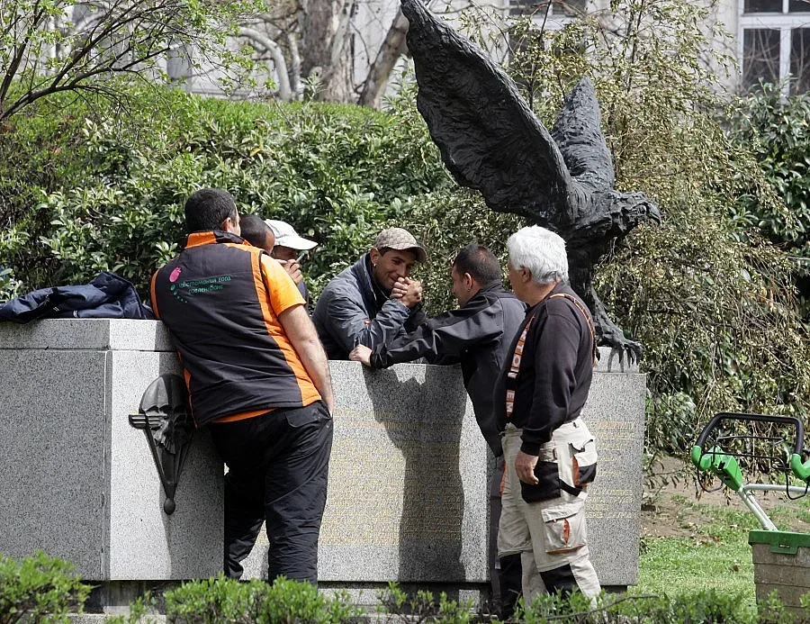 Странни птици сме ние, българите