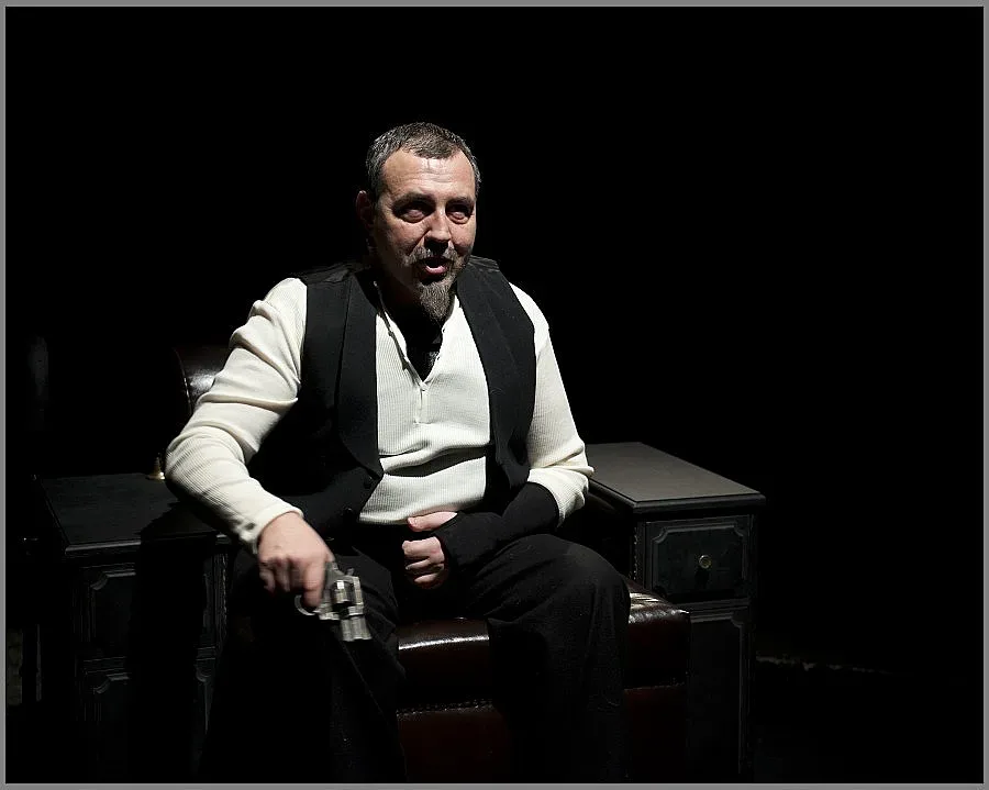 Луд съм, но не и прост