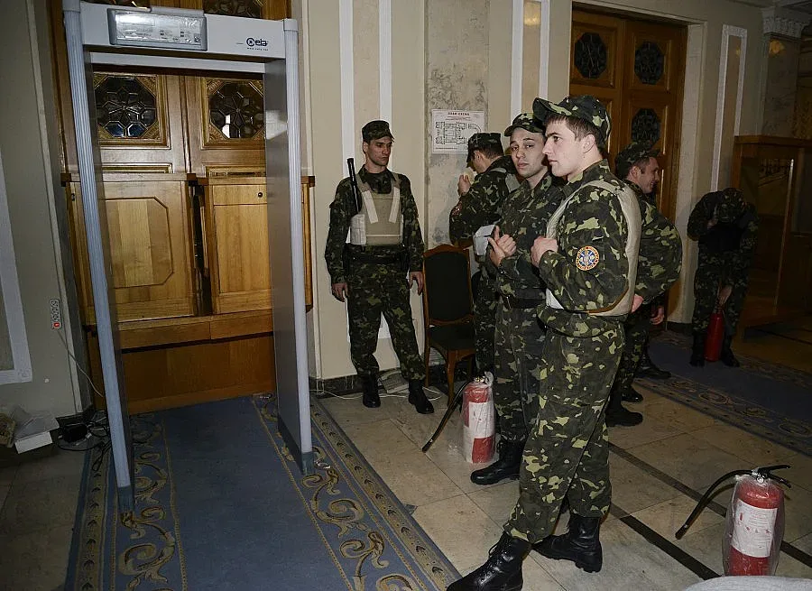 "Десен сектор" подновиха протеста в Киев