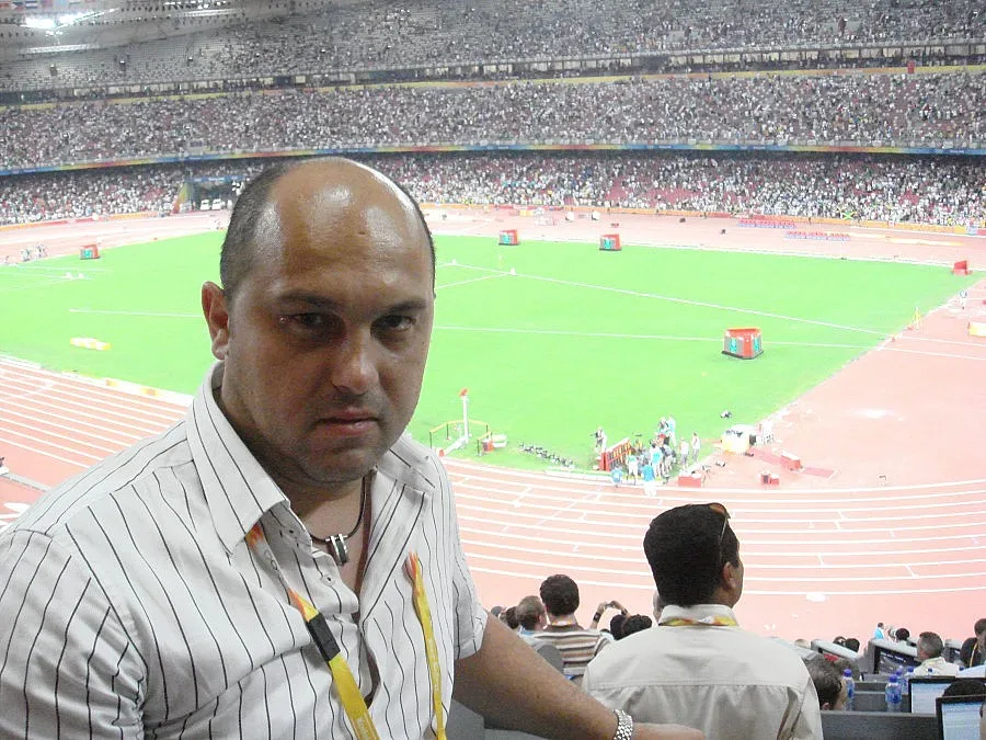 Нападнаха топ спортен журналист в столицата