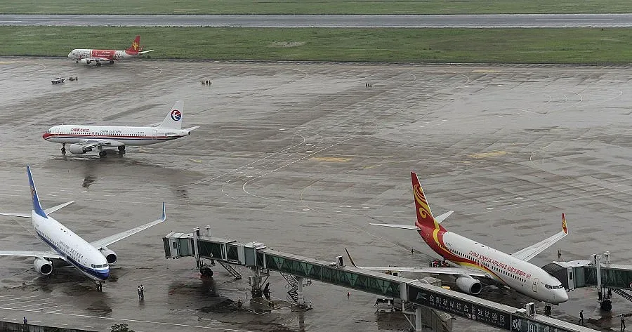 4-ма ранени при взрив в самолет в Лондон