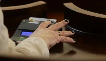 Парламентът гласува Закона за потребителския кредит