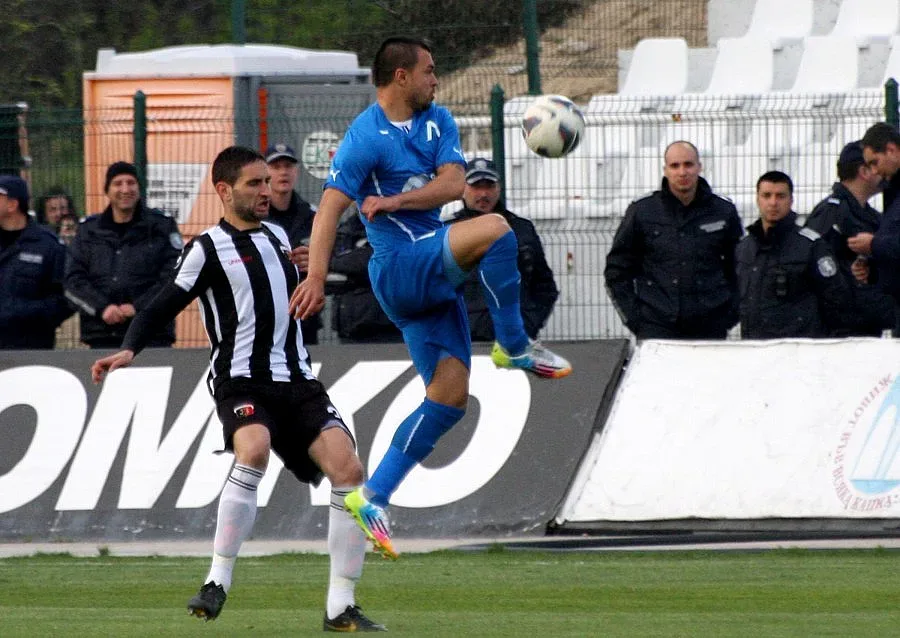 Божинов поведе "Левски" към победа на "Лаута"