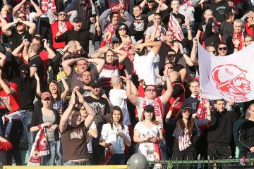 Феновете си намират оправдания