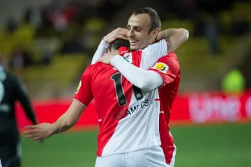 Хвалби и кошница черешки за Бербо