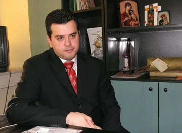 Погребаха с бели рози Борислав Манджуков