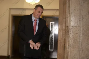 Бежанците задължени да се трудят и учат